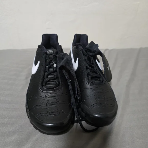 Nike Women's Air Max Plus Size 7.5 Tiempo Black White. - Picture 2 of 8